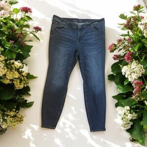 Old Navy Mid-Rise Rock Star Super Skinny Jeans